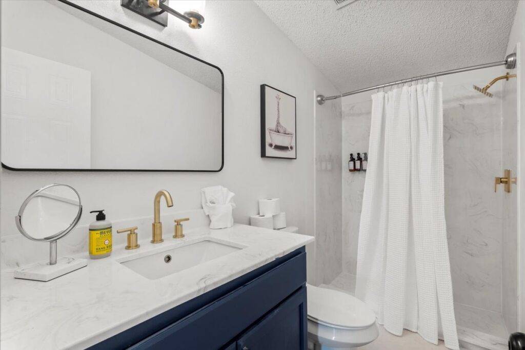 Bathroom at Starlight Horizon cabins in Canyon Lake Texas