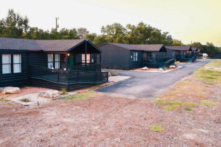 Cabins for groups in Canyon Lake at Starlight Horizon