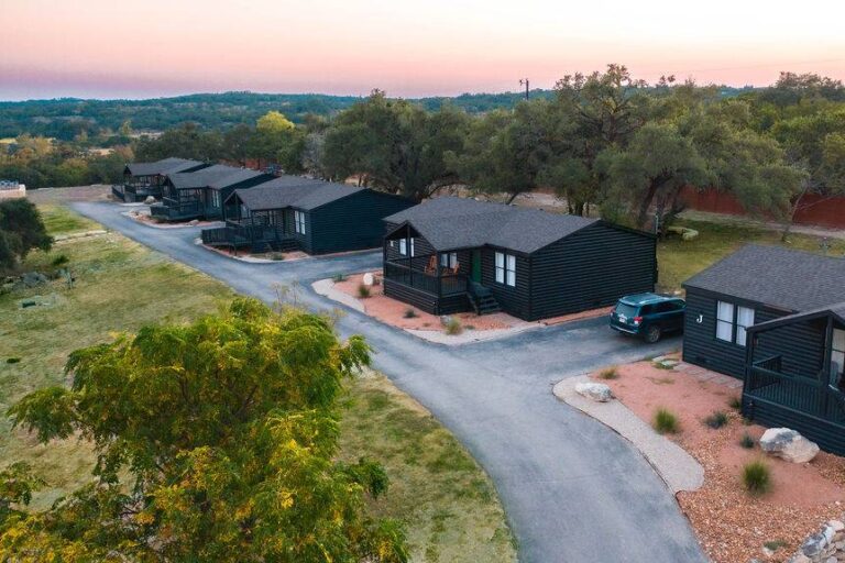 Cabins for groups in Canyon Lake at Starlight Horizon