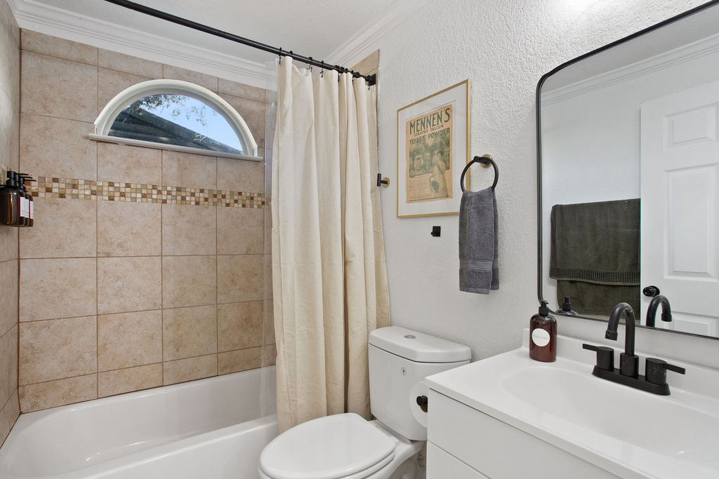 Hot Tub Cabin bathroom at Starlight Horizon in Canyon Lake Texas