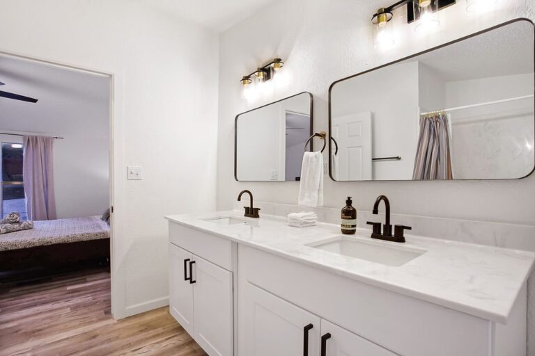 Primary bathroom in Cabin B at Starlight Horizon near Canyon Lake, Texas