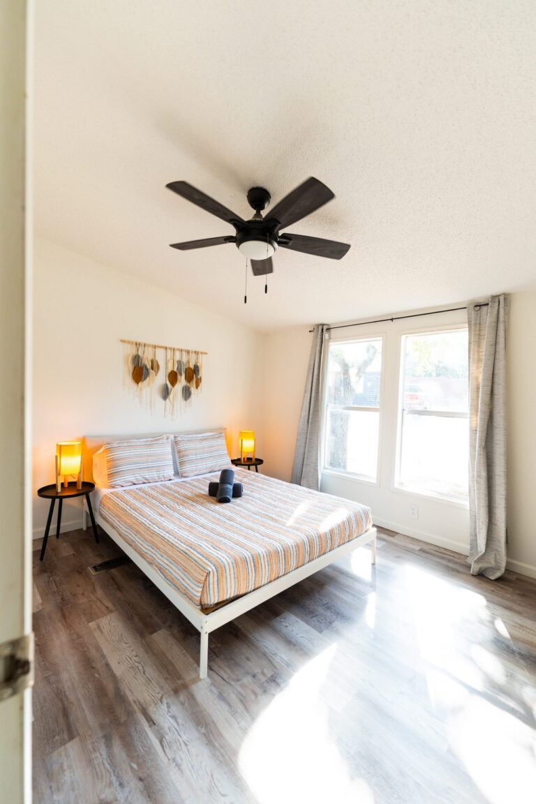 Queen bedroom in Cabin B at Starlight Horizon near Canyon Lake, Texas