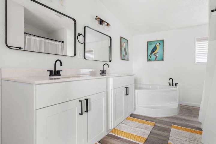 Primary bathroom in Cabin E at Starlight Horizon near Canyon Lake, Texas