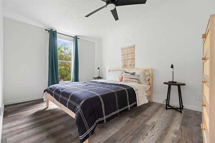 Queen bedroom in Cabin E at Starlight Horizon near Canyon Lake, Texas
