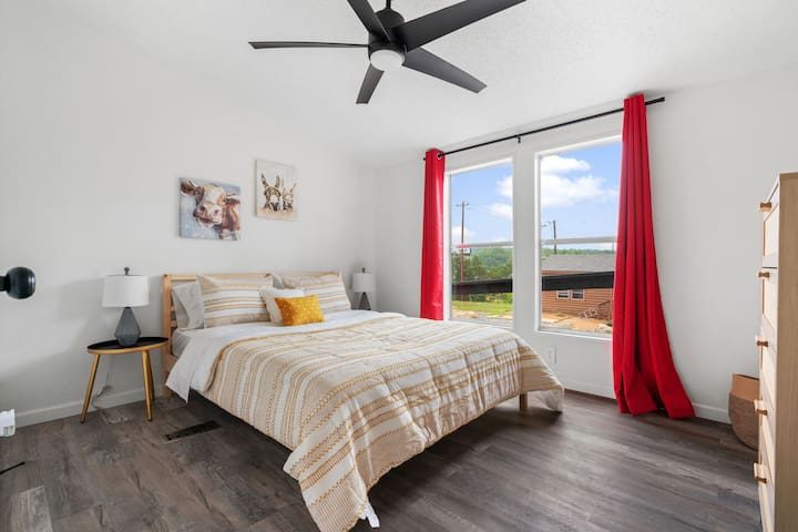Queen bedroom in Cabin E at Starlight Horizon near Canyon Lake, Texas