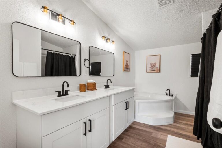 Primary bathroom in Cabin F at Starlight Horizon near Canyon Lake, Texas