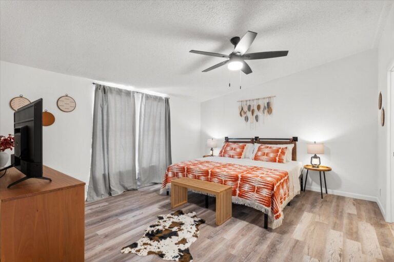Primary bedroom in Cabin F at Starlight Horizon near Canyon Lake, Texas