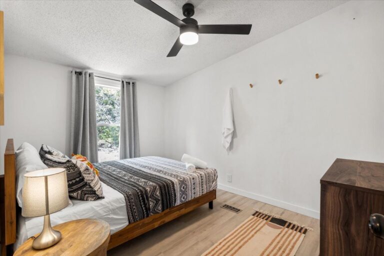 Queen bedroom in Cabin G at Starlight Horizon near Canyon Lake, Texas