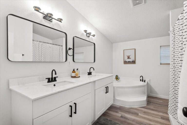 Primary bathroom in Cabin J at Starlight Horizon near Canyon Lake, Texas