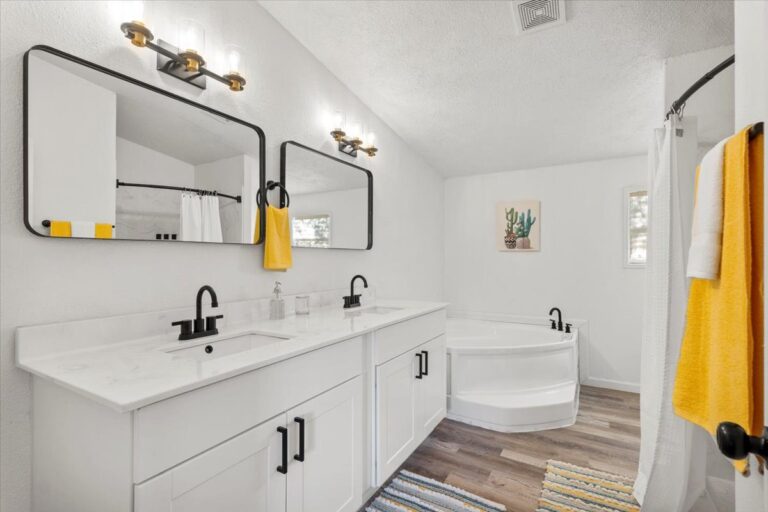 Primary bathroom in Cabin L at Starlight Horizon near Canyon Lake, Texas
