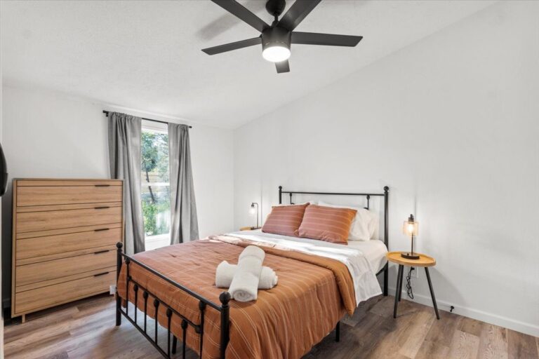 Queen bedroom in Cabin L at Starlight Horizon near Canyon Lake, Texas