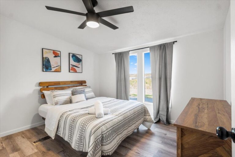 Queen bedroom in Cabin L at Starlight Horizon near Canyon Lake, Texas