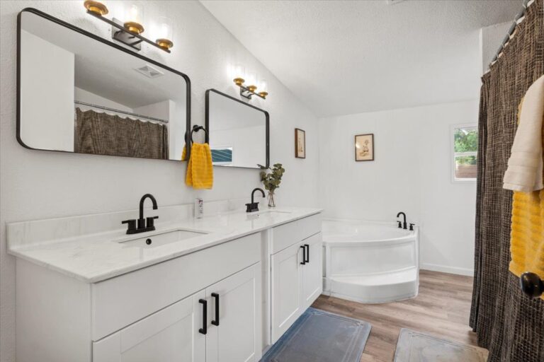 Primary bathroom in Cabin M at Starlight Horizon near Canyon Lake, Texas