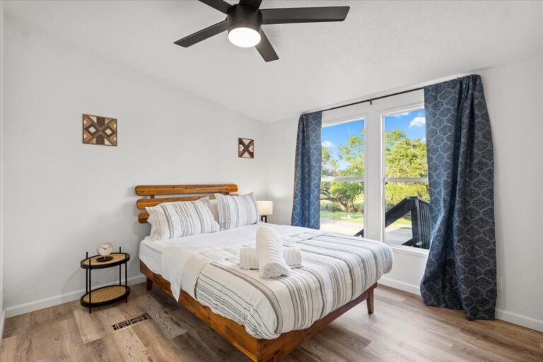 Queen bedroom in Cabin M at Starlight Horizon near Canyon Lake, Texas