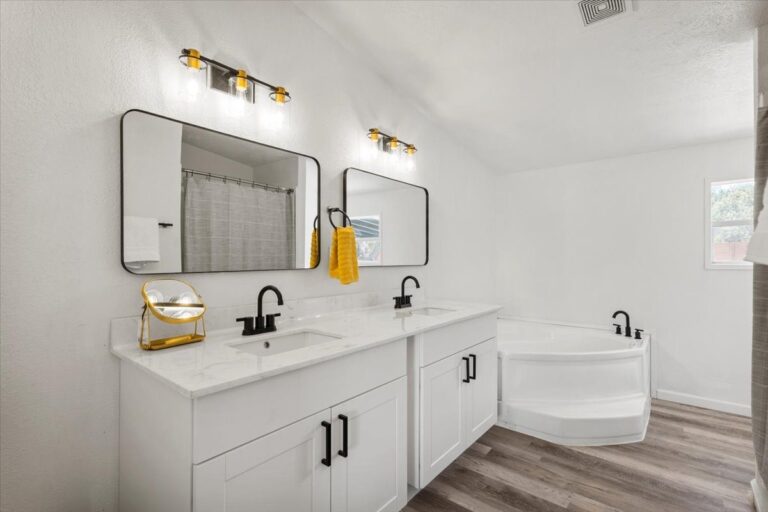 Primary bathroom in Cabin N at Starlight Horizon near Canyon Lake, Texas